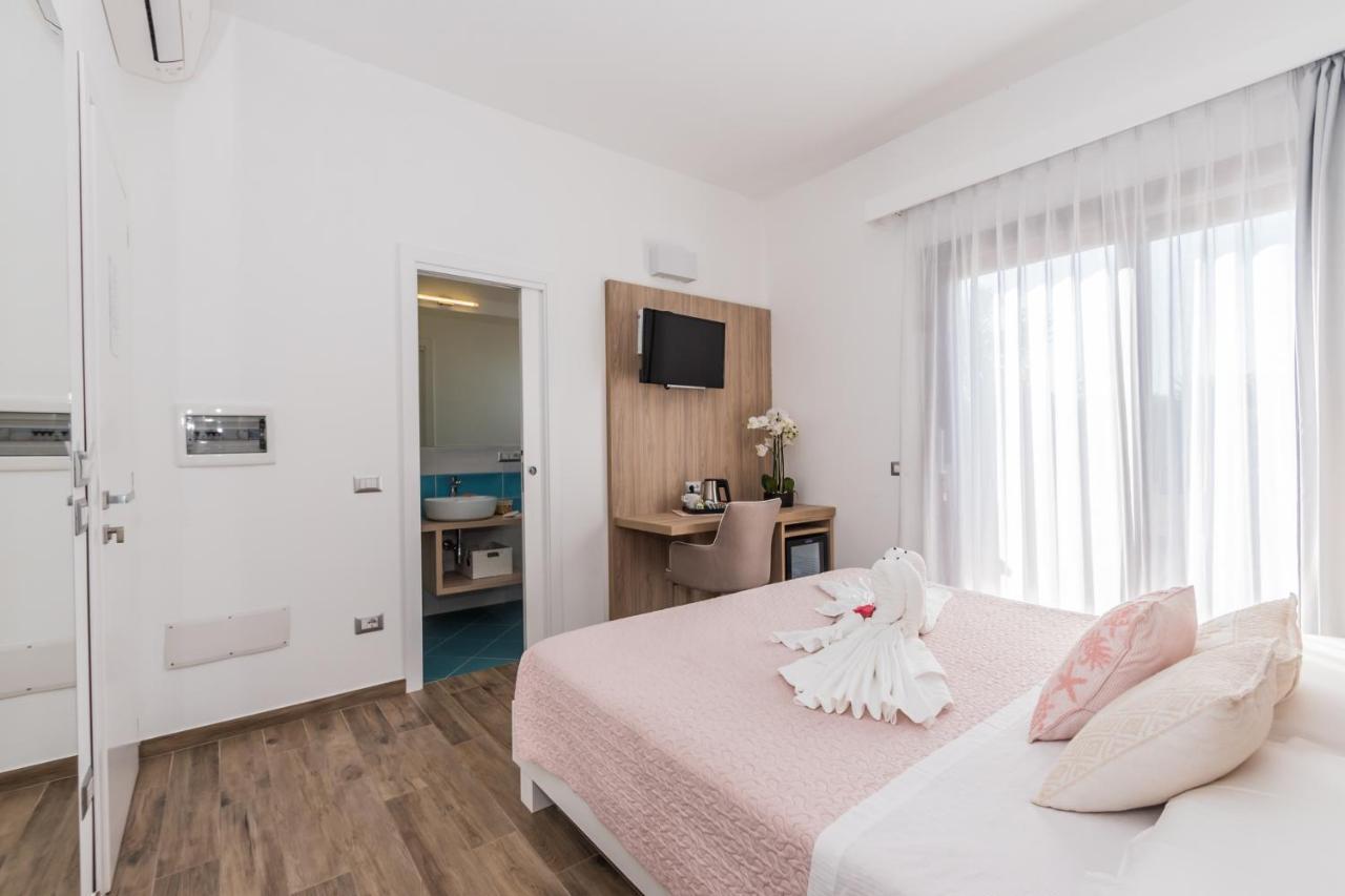 Relais Del Borgo- Domo Hotel Porto San Paolo  Luaran gambar