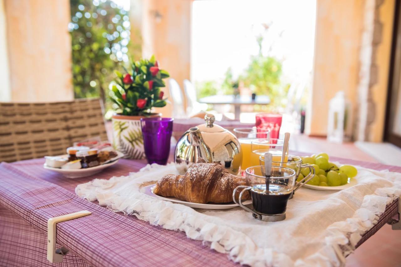 Relais Del Borgo- Domo Hotel Porto San Paolo  Luaran gambar