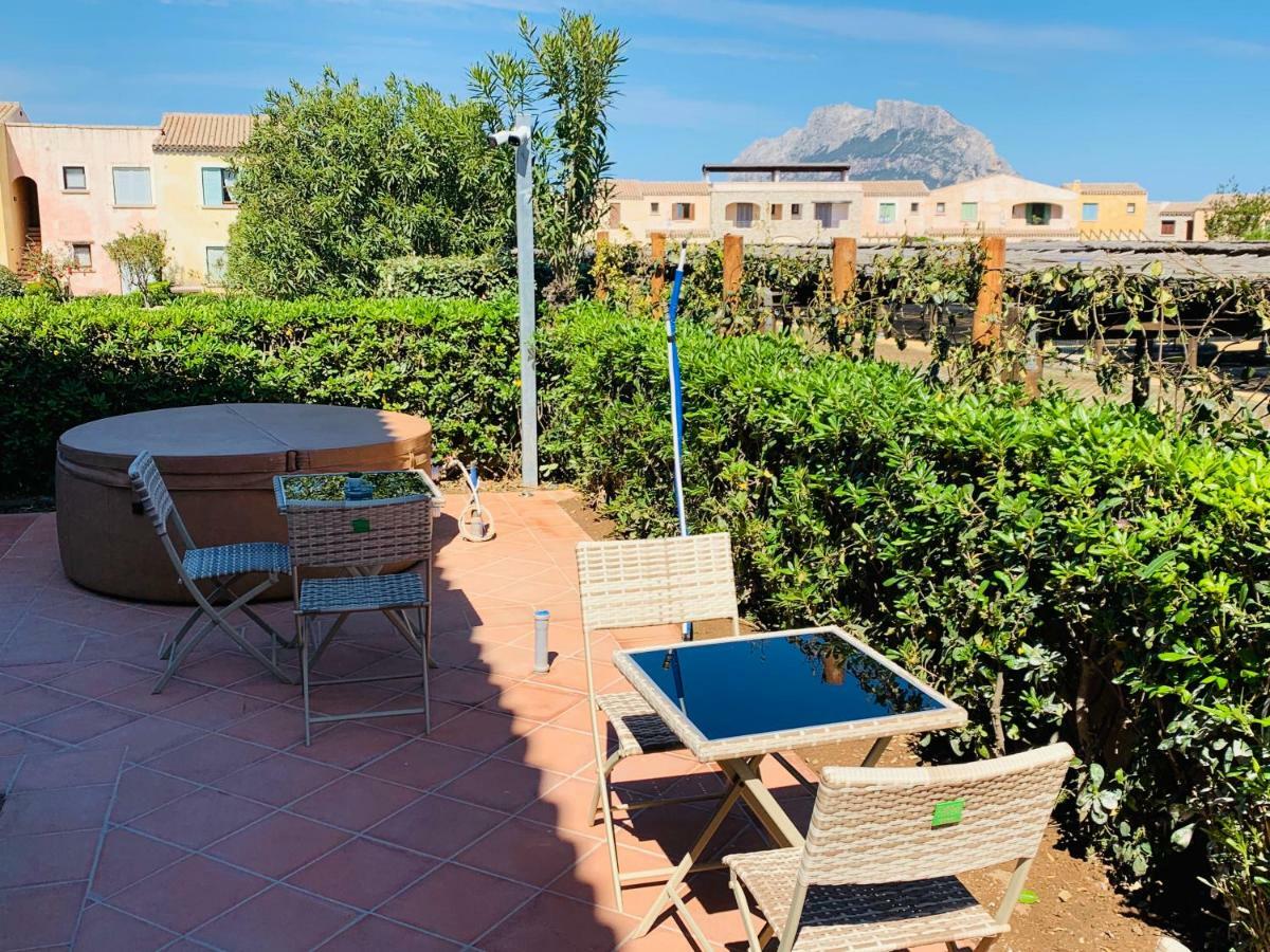 Relais Del Borgo- Domo Hotel Porto San Paolo  Luaran gambar
