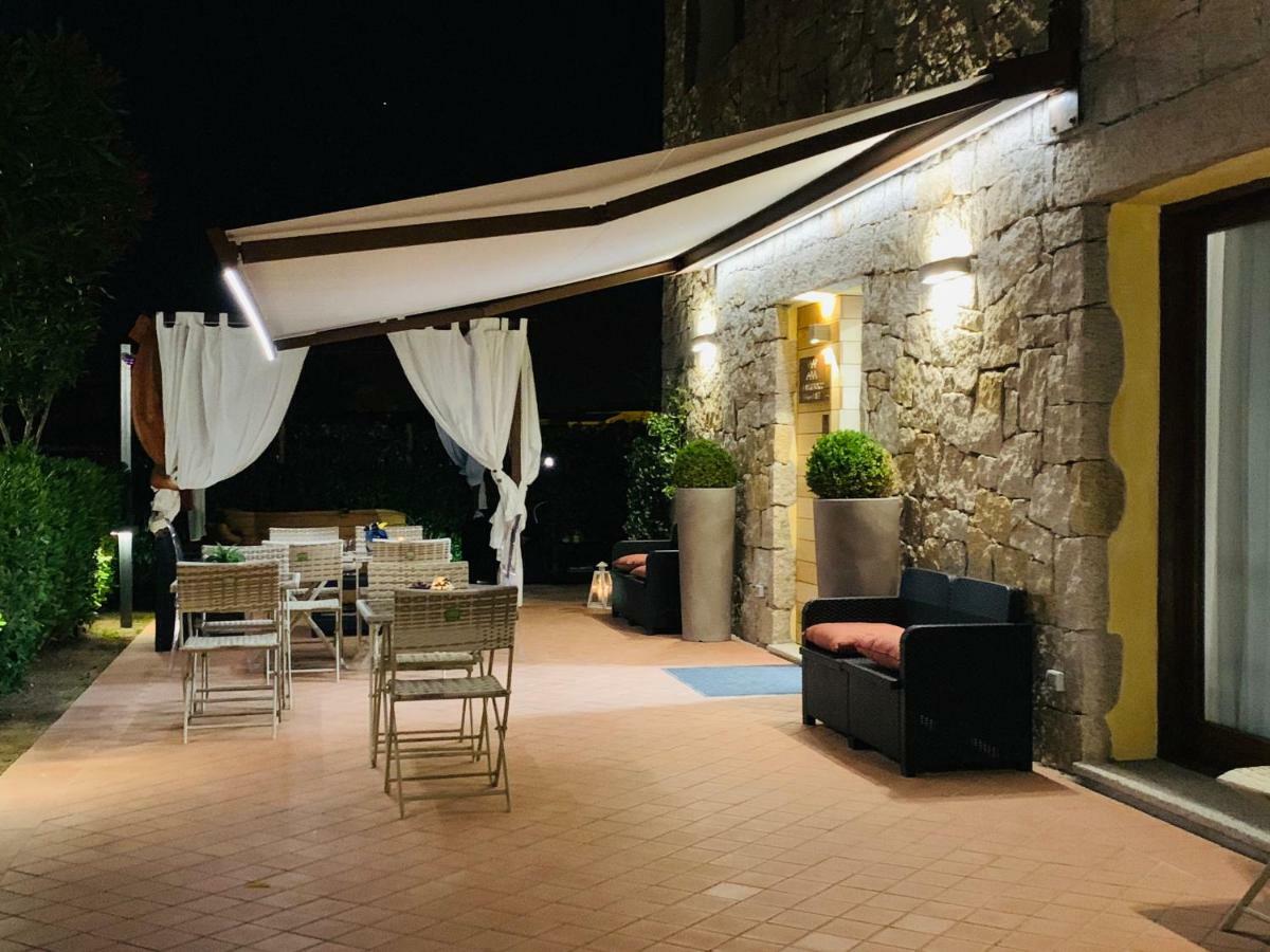 Relais Del Borgo- Domo Hotel Porto San Paolo  Luaran gambar